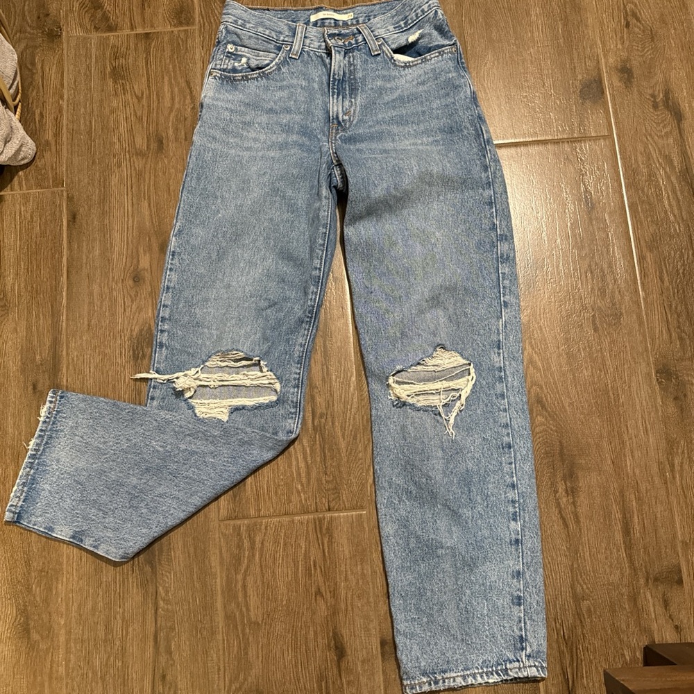Levi’s baggy jeans